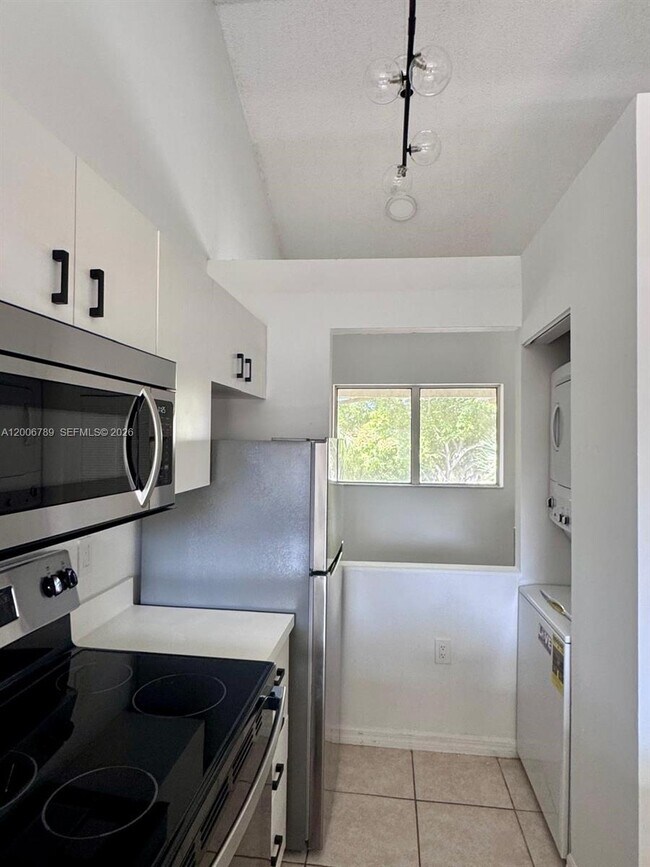 Building Photo - 1304 Glenmoor Dr