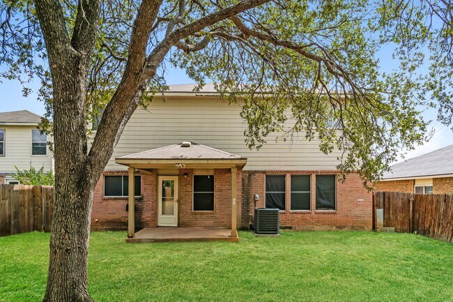 Building Photo - Large 5 Bedroom! $250 off the first full m...