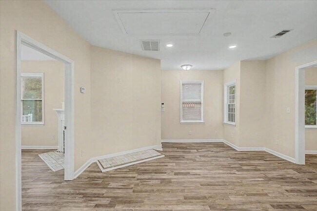 Building Photo - Downtown 2 bedroom Condo