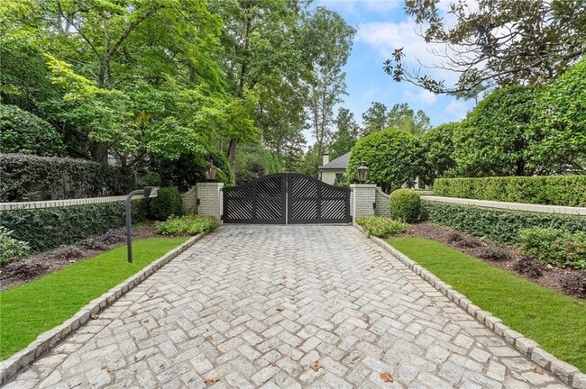 Building Photo - 3612 Castlegate Dr NW