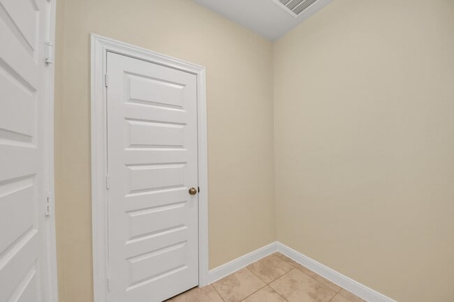 Building Photo - 24654 Greenwood Bay Dr