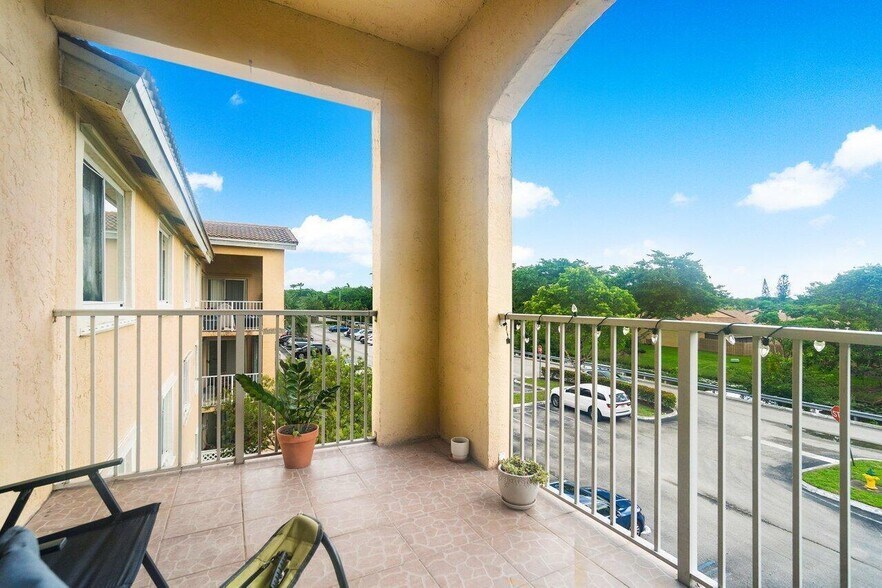 Building Photo - 2620 S University Dr