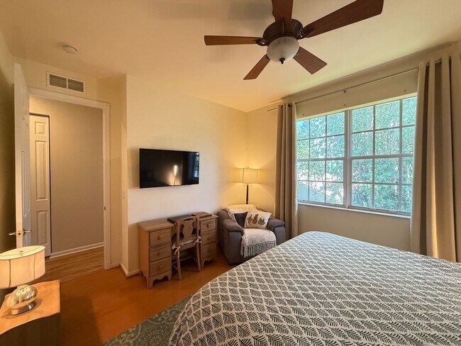 Building Photo - Two-story Upscale Townhouse located at Bel...