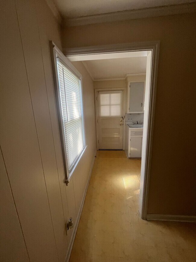 Building Photo - 3 Bedroom Home with In-Law Suite Available Near Rochester General