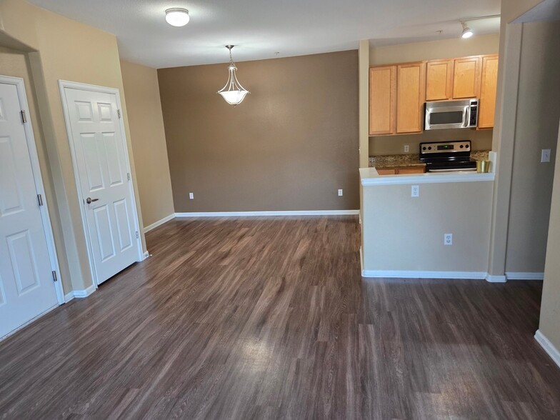 Building Photo - 15700 E Jamison Dr