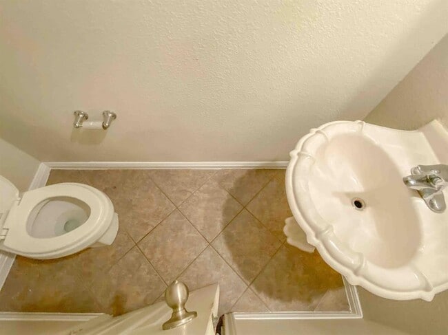 Building Photo - 609 W 37th St