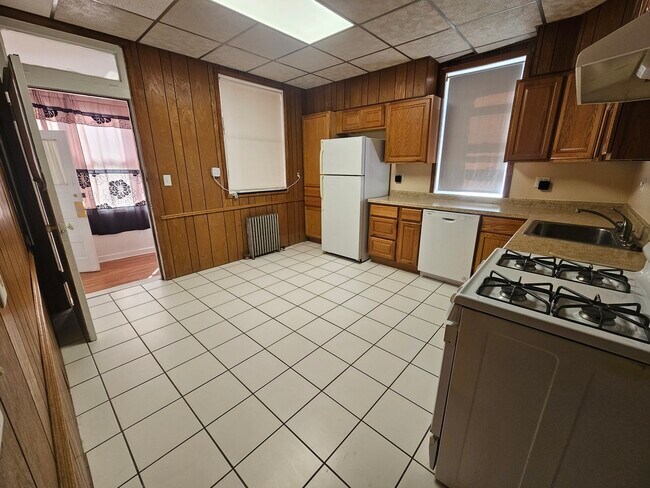 Building Photo - 4519 N Artesian Ave