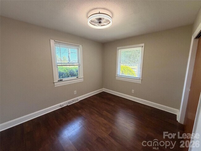 Building Photo - 2590 Otis Dellinger Rd
