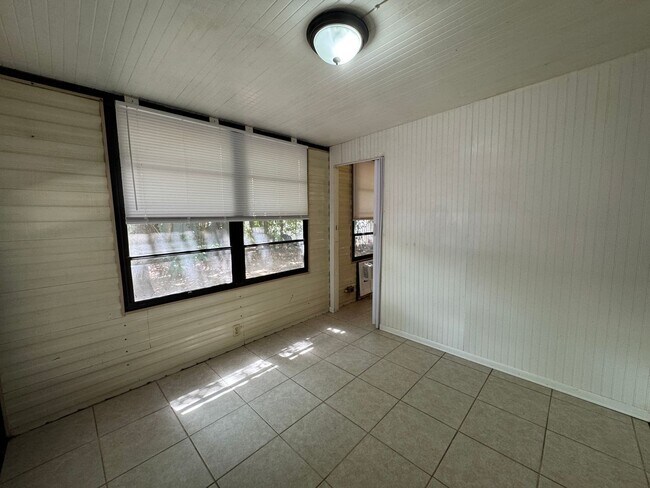 Building Photo - 3000 Clarcona Rd