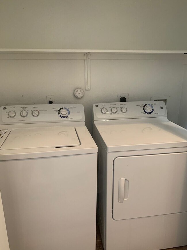 Building Photo - 1904 W 42nd St