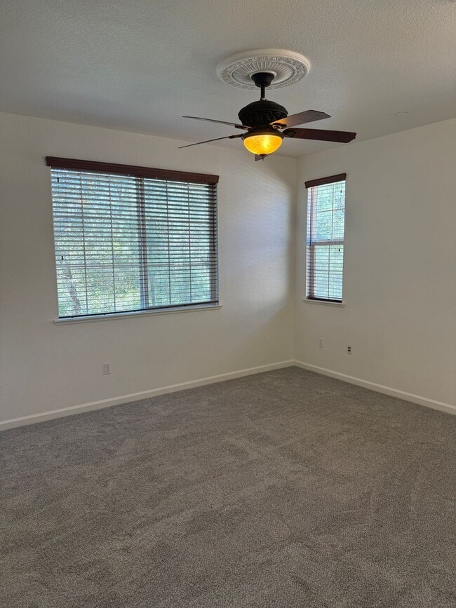 Building Photo - NICE 2-STORY CONDO 3 BED, 2.5 BATH, & 2 CAR GARAGE NEAR SHOPPING & HWY 50!