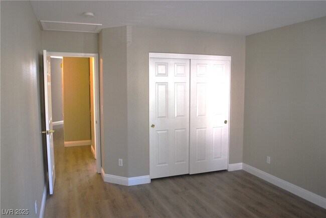 Building Photo - 9955 Burton Lake Ct