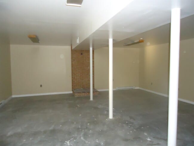 Building Photo - 163 Country Park Dr