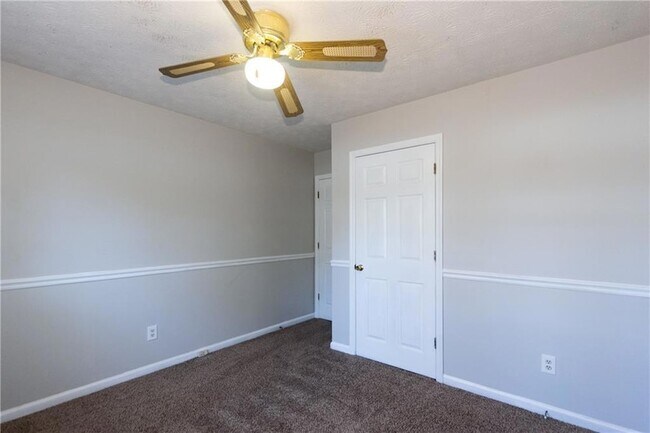 Building Photo - 141 Brownsmill Dr