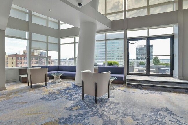 Building Photo - 5 Renaissance Square