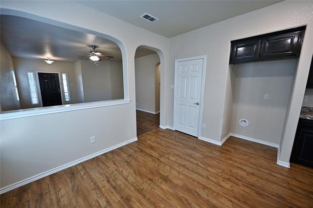 Building Photo - 916 Iona Dr