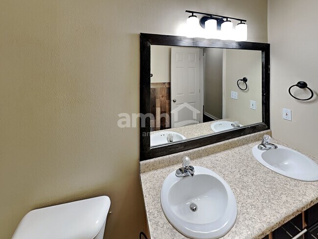 Building Photo - 339 W 2450 N