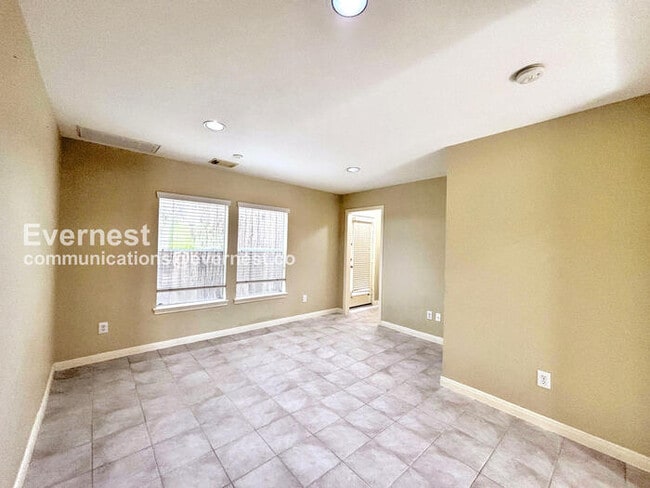 Building Photo - 2244 La Branch St