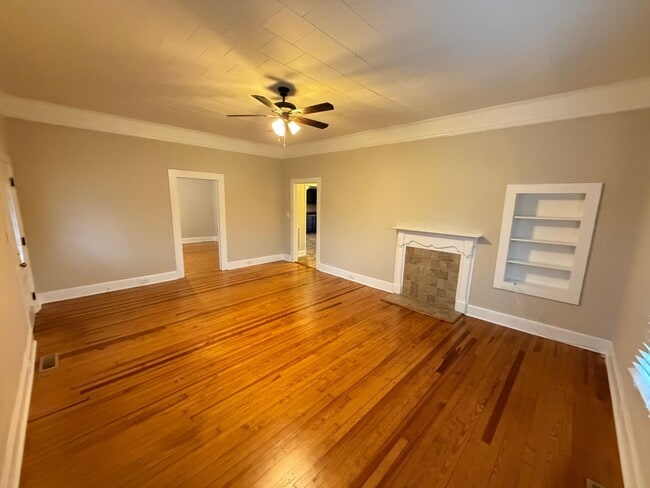 Building Photo - Inviting 2-Bedroom Home with Large Front Porch in KannapolisI’m