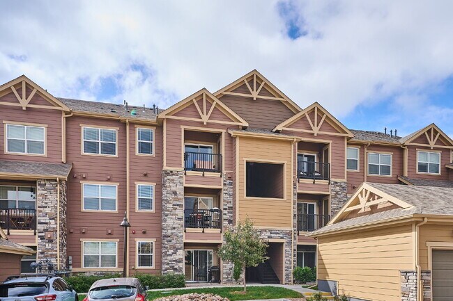 Building Photo - "Charming 2-Bed, 2-Bath Condo Retreat in Littleton - 870 Sq Ft of Cozy Elegance!"