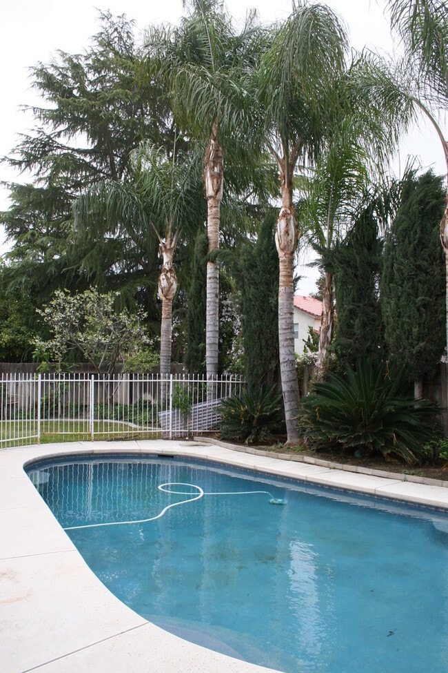 Building Photo - 10317 Walnut Creek Ct