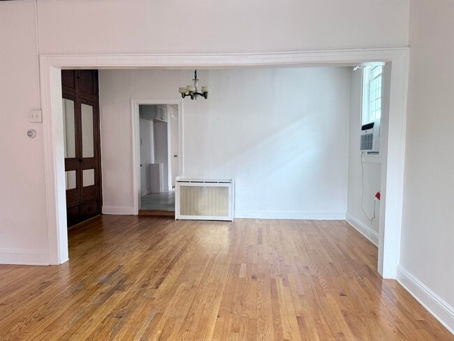 Building Photo - 94 Laidlaw Ave