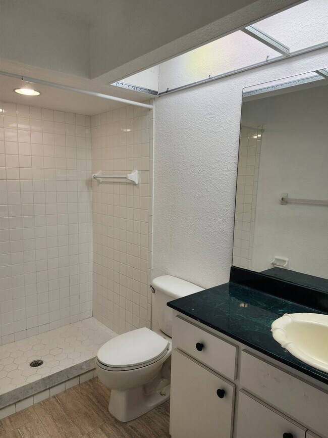 Building Photo - Deep Creek updated duplex for RENT!