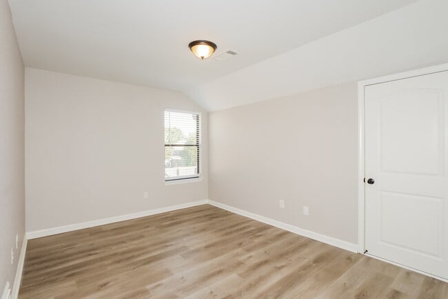 Building Photo - 290 Garden Springs Dr