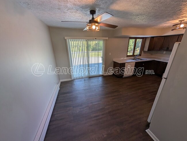 Building Photo - Spacious 4-Bedroom Home with Scenic Views ...