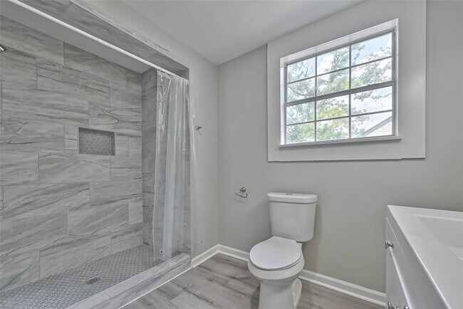 Building Photo - 17805 Villa Way Dr