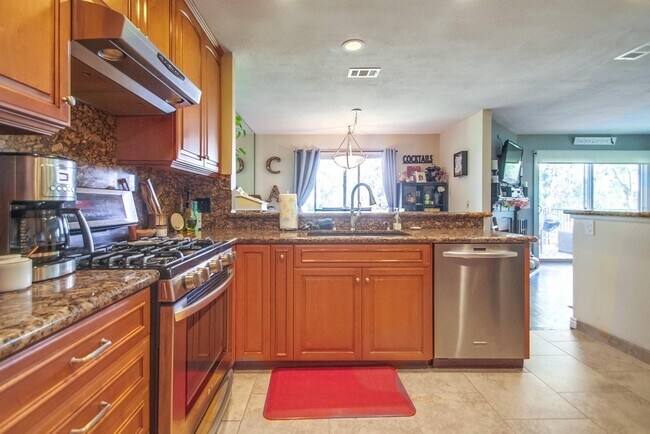 Building Photo - 3064 Avenida Christina