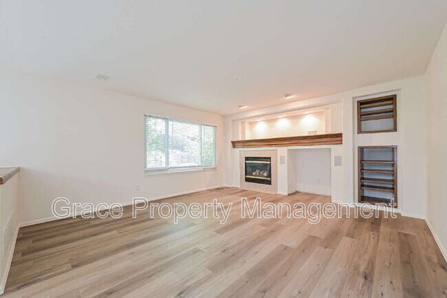 Building Photo - 10376 Dunsford Dr