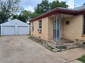 Building Photo - 3021 Avon St
