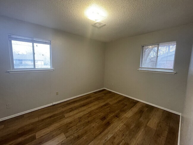 Building Photo - Charming 3-Bed, 1.5-Bath Home in Del City – Spacious Backyard & Garage!