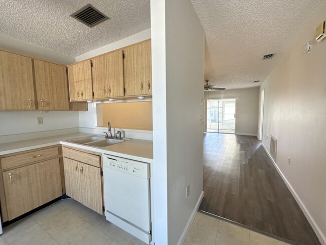 Building Photo - "Charming 2-Bed, 2-Bath Oasis in New Port Richey – Your Ideal Retreat Awaits!"