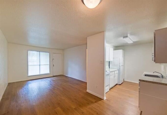 Building Photo - 2 bedroom in Houston TX 77040