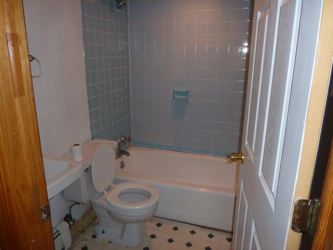 Building Photo - 936 Willow Ave