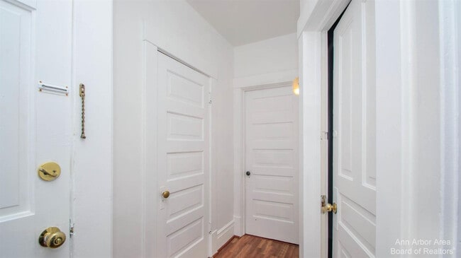 Building Photo - 610 S Ashley St