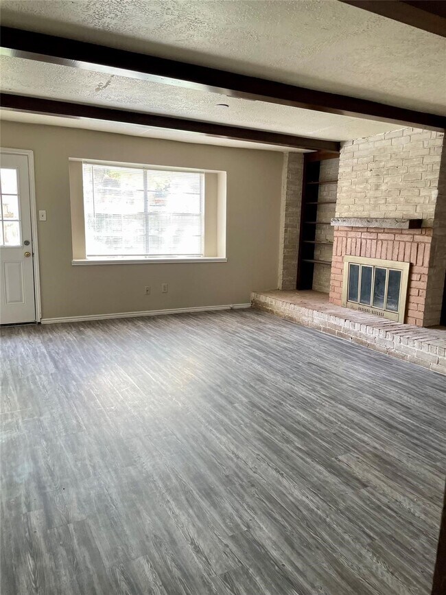 Building Photo - 15931 Cardono Ln