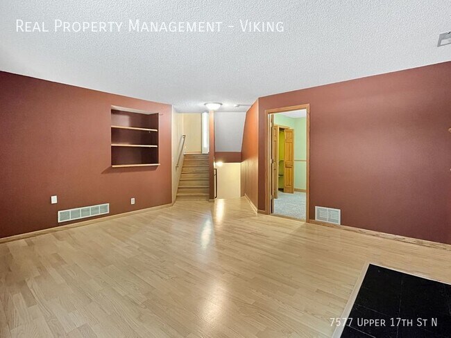 Building Photo - 2 Bedroom 2 Bathroom Home with Fenced In Y...