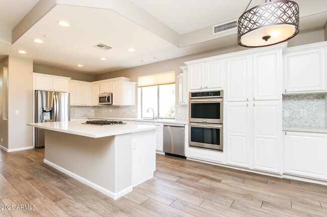 Building Photo - 10913 E Butherus Dr
