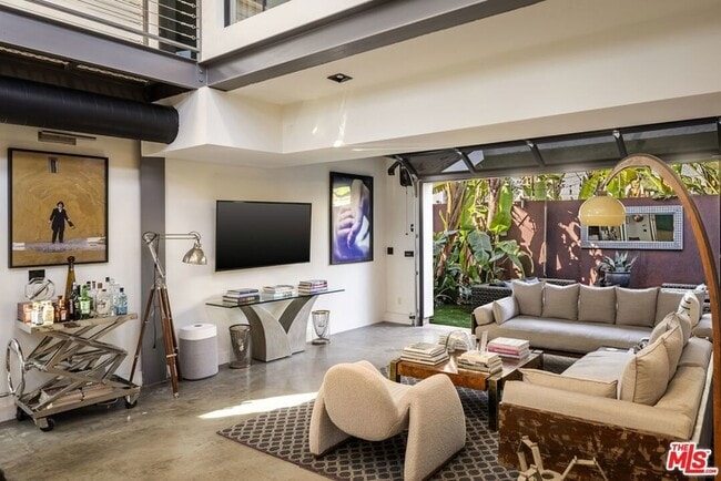 Building Photo - 913 Milwood Ave