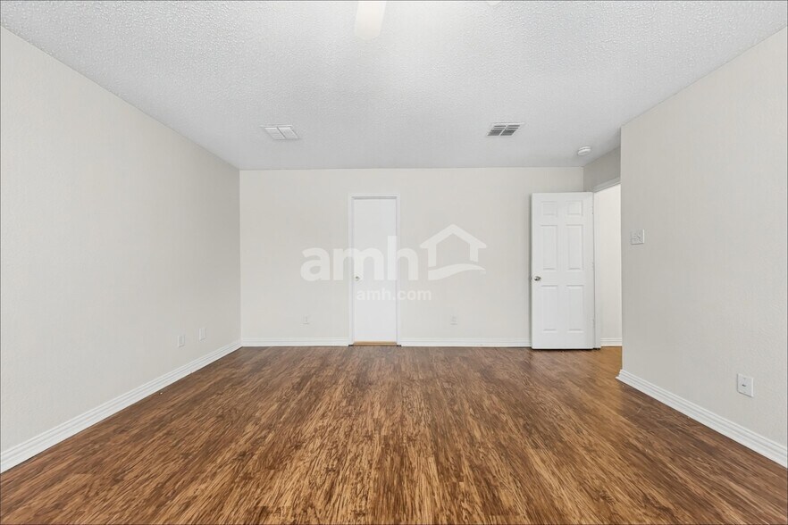 Building Photo - 4405 Statesman Ln