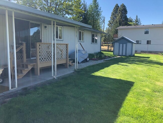 Building Photo - 807 Poplar St