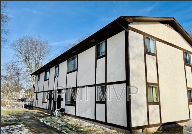 Primary Photo - 828 Whitethorne Ave