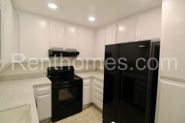 Building Photo - Mission Valley, 10225 Caminito Cuervo #143...