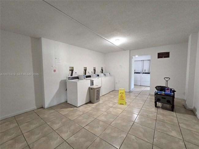 Building Photo - 6940 Miami Gardens Dr