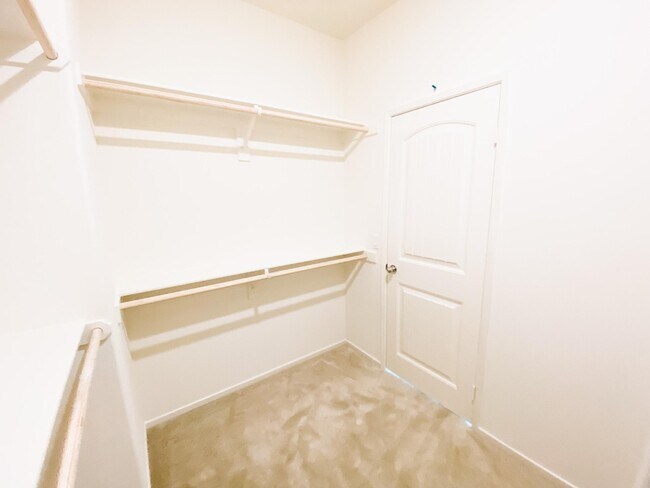Building Photo - 27423 Georgetown Dr