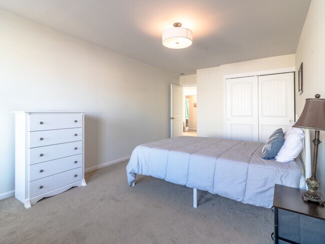Building Photo - Year round - Furnished Townhome - Frankford