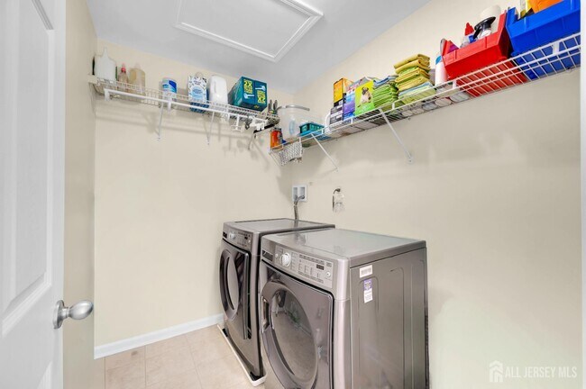 Building Photo - 304 Cambridge Dr